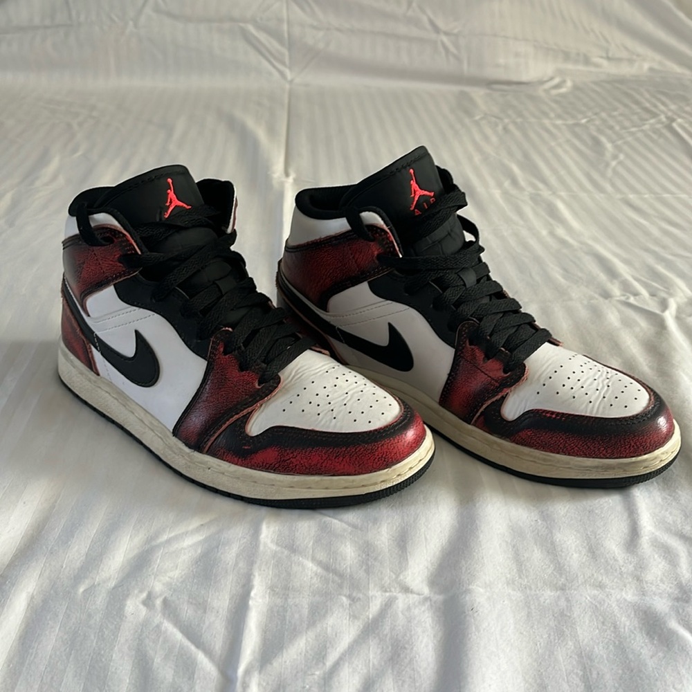 Nike Air Jordan 1 Retro Mid Men’s 7.5 Red Black White